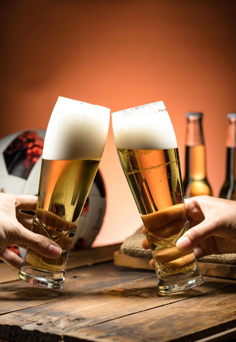 啤酒跟红酒一起喝会怎么样？啤酒和红酒能掺着喝吗