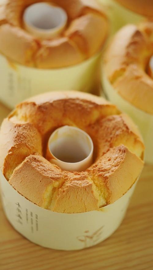 烤箱用什么容器烤蛋糕？烤箱里用什么烤蛋糕