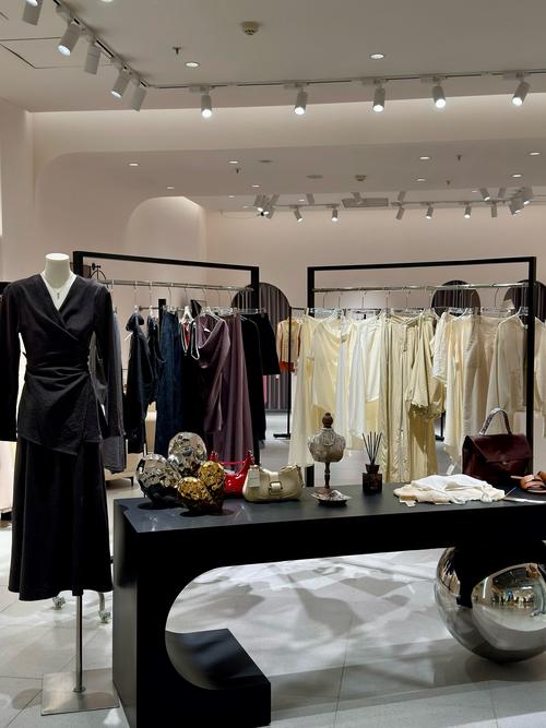 现在开服装店还可以吗?现在开服装店还行吗