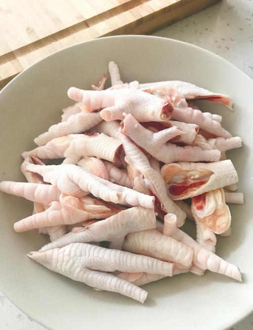 腊八蒜泡椒凤爪的做法？腊八蒜泡凤爪秘方
