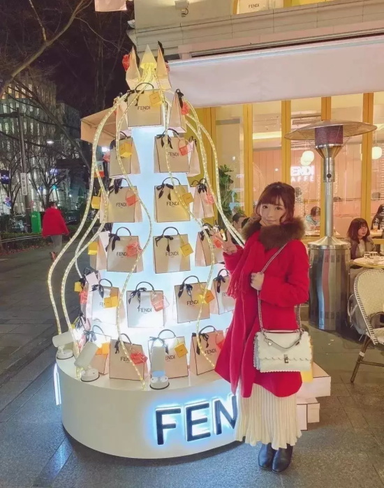 从AV女优变身实业家,不服输的人生——佐仓绊