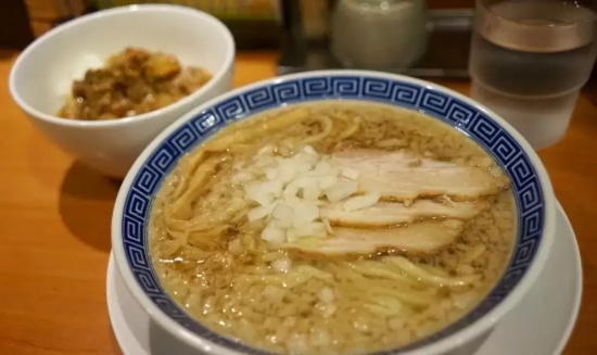 从AV女优变身实业家,不服输的人生——佐仓绊