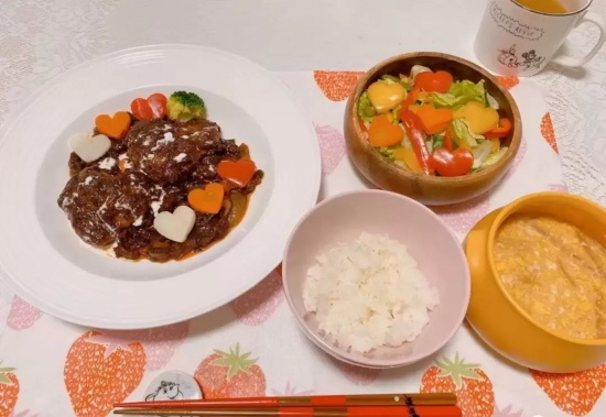 从AV女优变身实业家,不服输的人生——佐仓绊