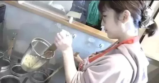 从AV女优变身实业家,不服输的人生——佐仓绊