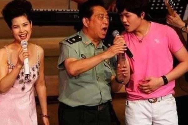 李双江年薪多少 李天一豪车豪宅一大堆能够支撑的起