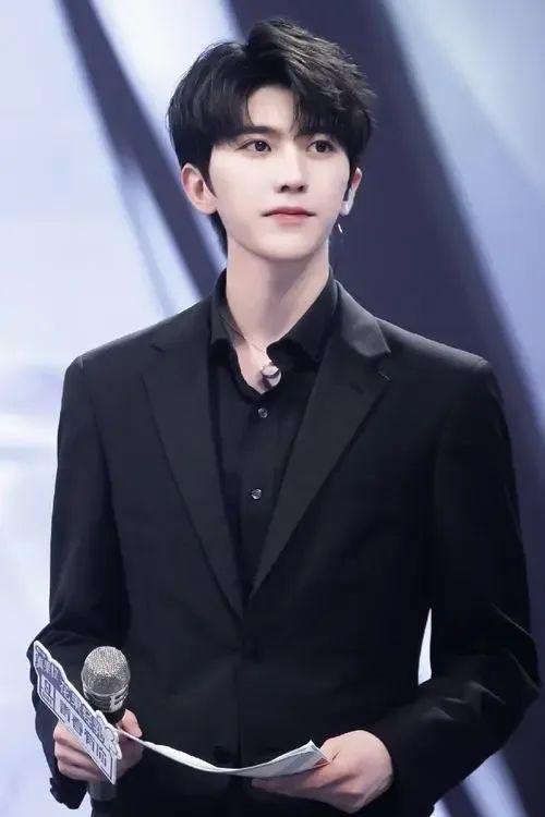 大无语!他可真会给自己抬咖…