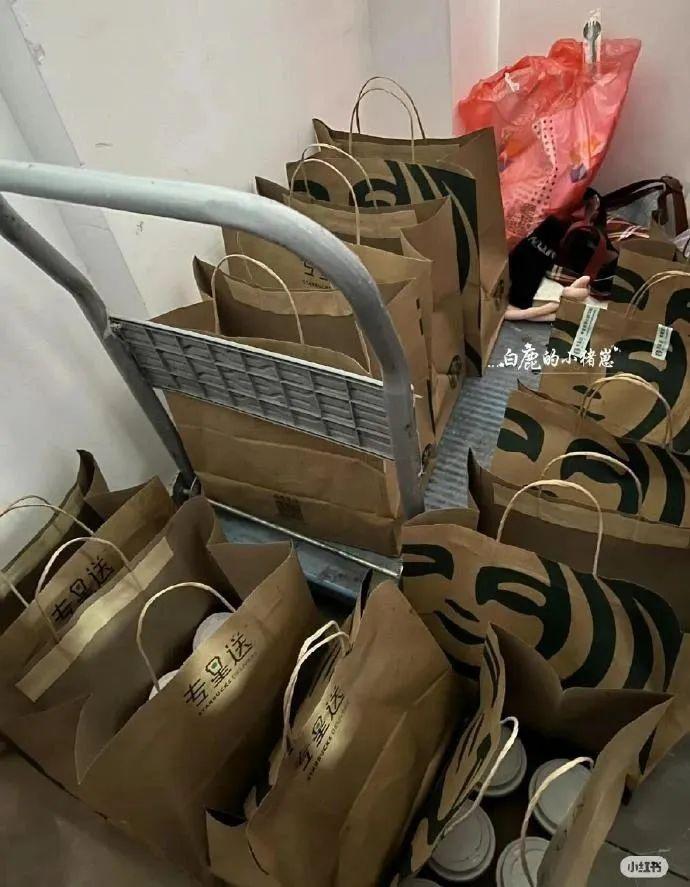 大无语!他可真会给自己抬咖…