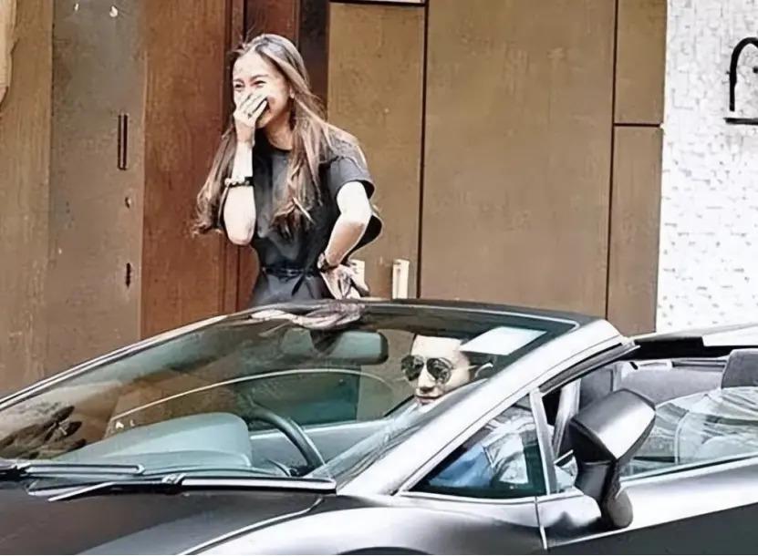 与baby离婚两年后,黄晓明陷入怪圈,网友:这是什么特殊癖好?