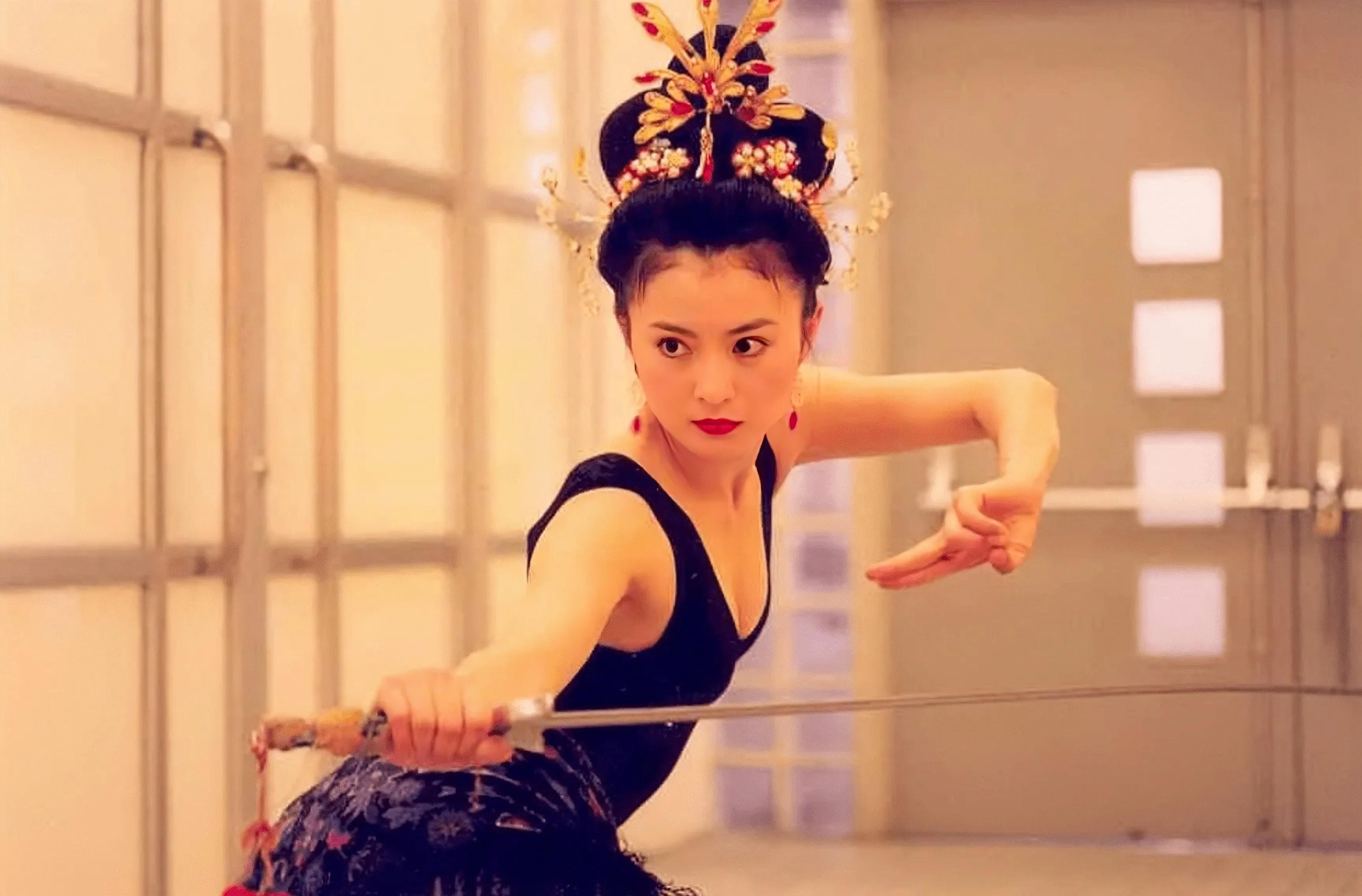 李赛凤:豪门丈夫诬陷她出轨干儿子,而她至今单身无人敢要