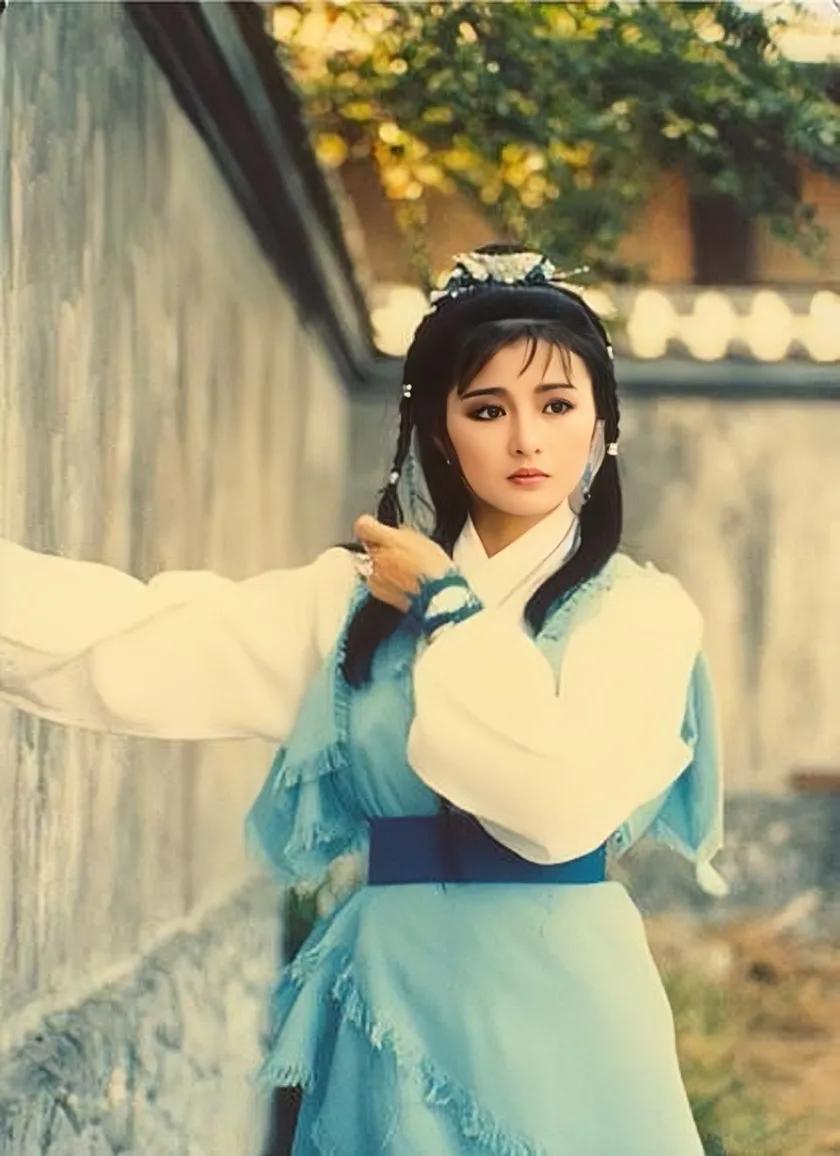 李赛凤:豪门丈夫诬陷她出轨干儿子,而她至今单身无人敢要