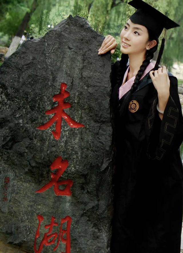 春晚主持人李思思婚后生活幸福吗(演员李思思个人资料简介)