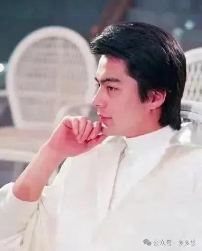 他和蔡国庆是同学,婚后带小三回家,他却说:我这是负责!