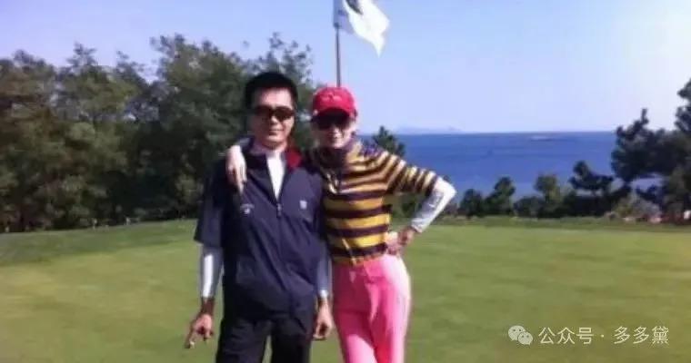 他和蔡国庆是同学,婚后带小三回家,他却说:我这是负责!