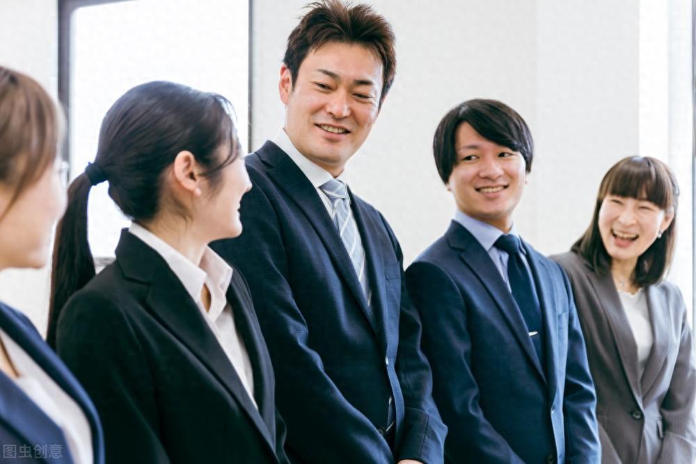 什么叫公职人员 ？公职人员就是公务员吗？教师和医生是不是公职人员