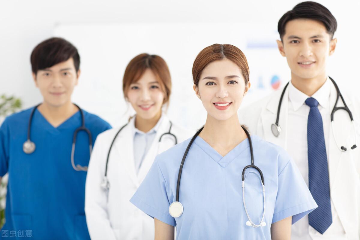 什么叫公职人员 ?公职人员就是公务员吗?教师和医生是不是公职人员