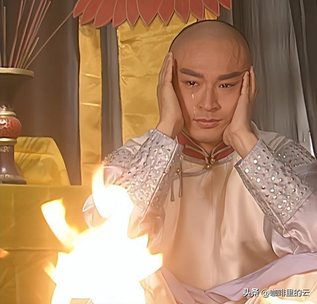 岁月是把尖锐的刀,将皱纹刻上眉间眼角,一丝一缕都是寂寞的痕迹