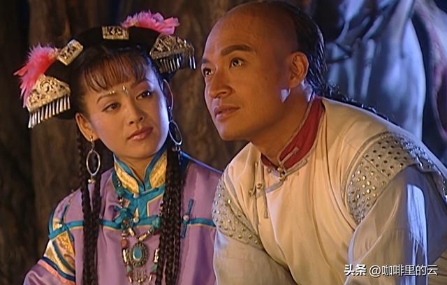 岁月是把尖锐的刀,将皱纹刻上眉间眼角,一丝一缕都是寂寞的痕迹