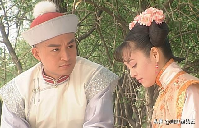 岁月是把尖锐的刀,将皱纹刻上眉间眼角,一丝一缕都是寂寞的痕迹