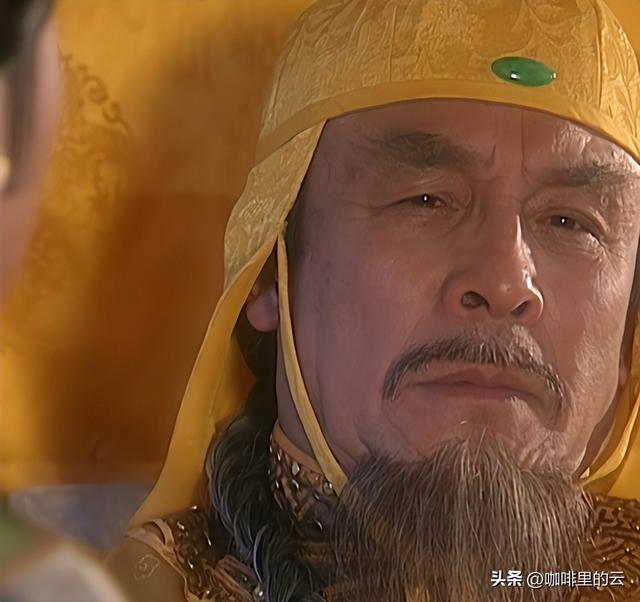 岁月是把尖锐的刀,将皱纹刻上眉间眼角,一丝一缕都是寂寞的痕迹