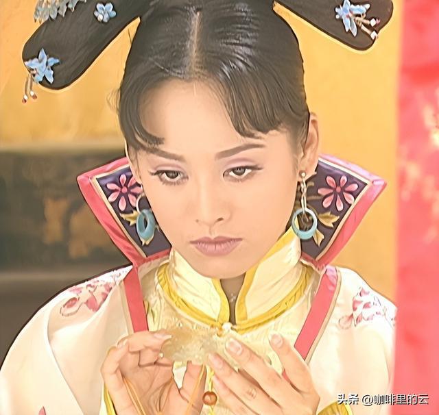 岁月是把尖锐的刀,将皱纹刻上眉间眼角,一丝一缕都是寂寞的痕迹