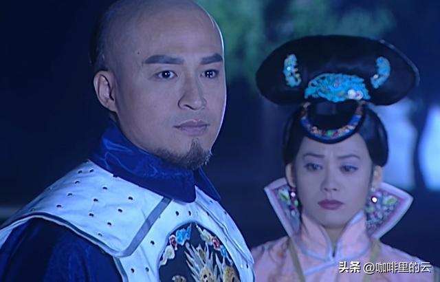 岁月是把尖锐的刀,将皱纹刻上眉间眼角,一丝一缕都是寂寞的痕迹