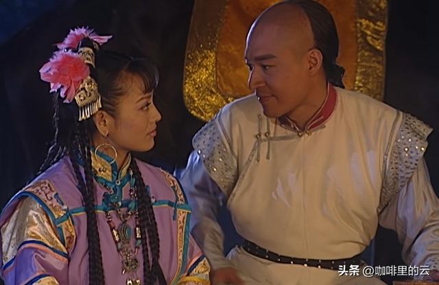 岁月是把尖锐的刀,将皱纹刻上眉间眼角,一丝一缕都是寂寞的痕迹