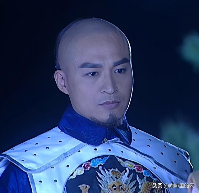 岁月是把尖锐的刀,将皱纹刻上眉间眼角,一丝一缕都是寂寞的痕迹