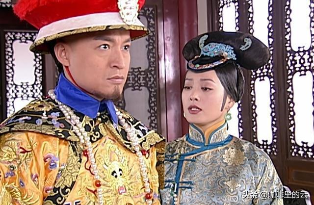 岁月是把尖锐的刀,将皱纹刻上眉间眼角,一丝一缕都是寂寞的痕迹