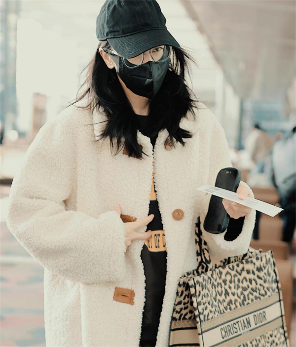 迪丽热巴怀孕事件是真的吗(迪丽热巴怀宝宝了吗?)