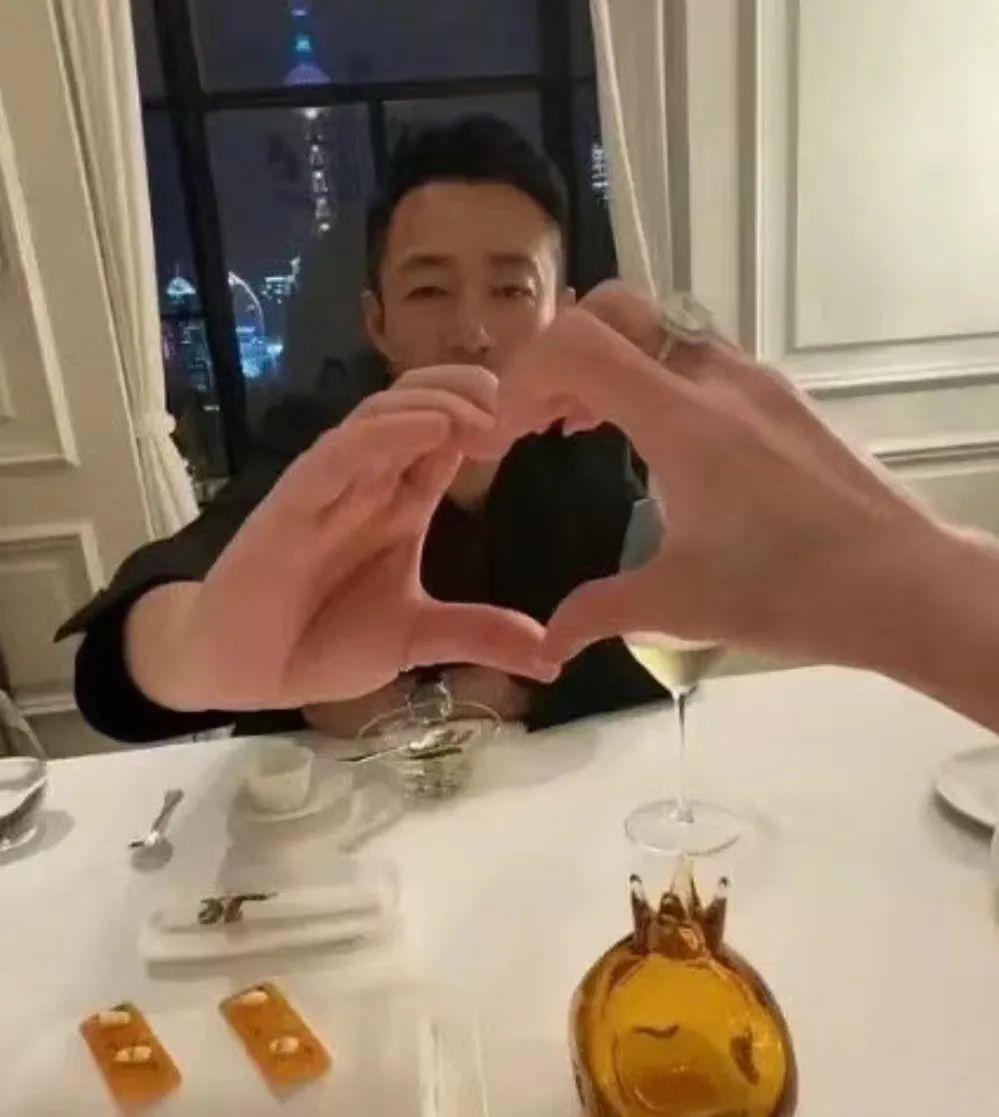 汪小菲婚了,张兰“白癜风”了