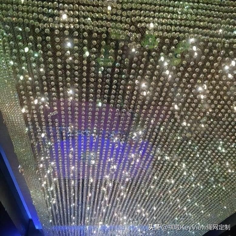 大型水晶吊灯的使用及防护