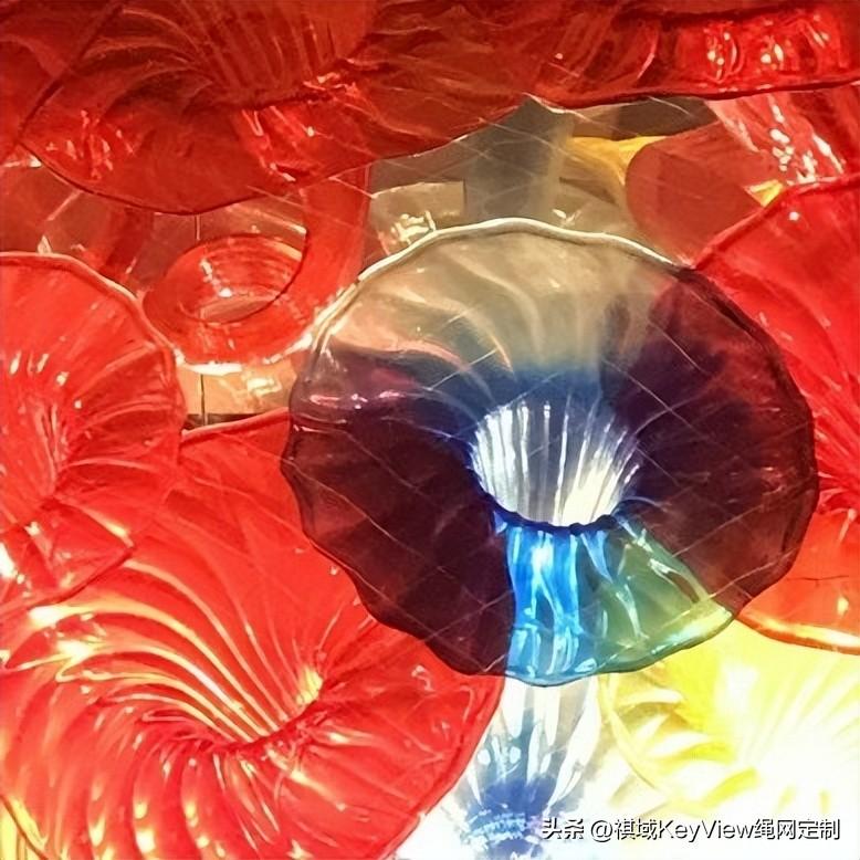 大型水晶吊灯的使用及防护