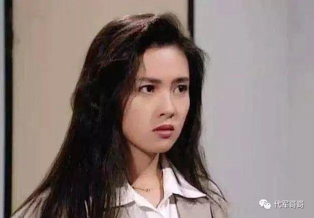 一代女神李丽珍:经历多段混乱情史,如今56岁却还是单身