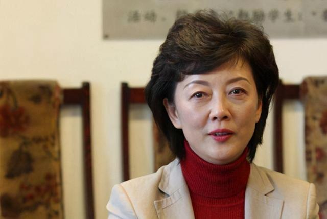 朱广权和8位手语老师?直播25年从不说话