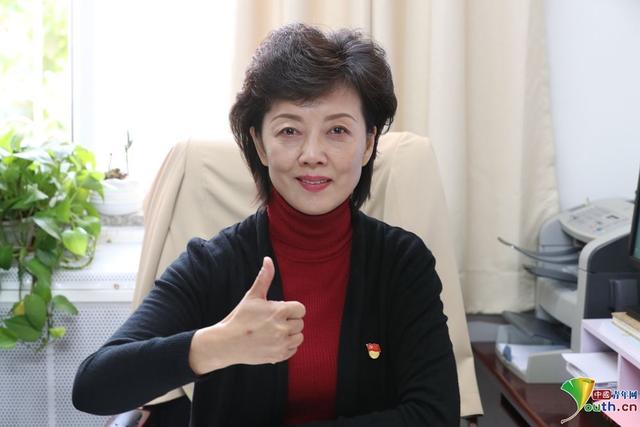 朱广权和8位手语老师?直播25年从不说话