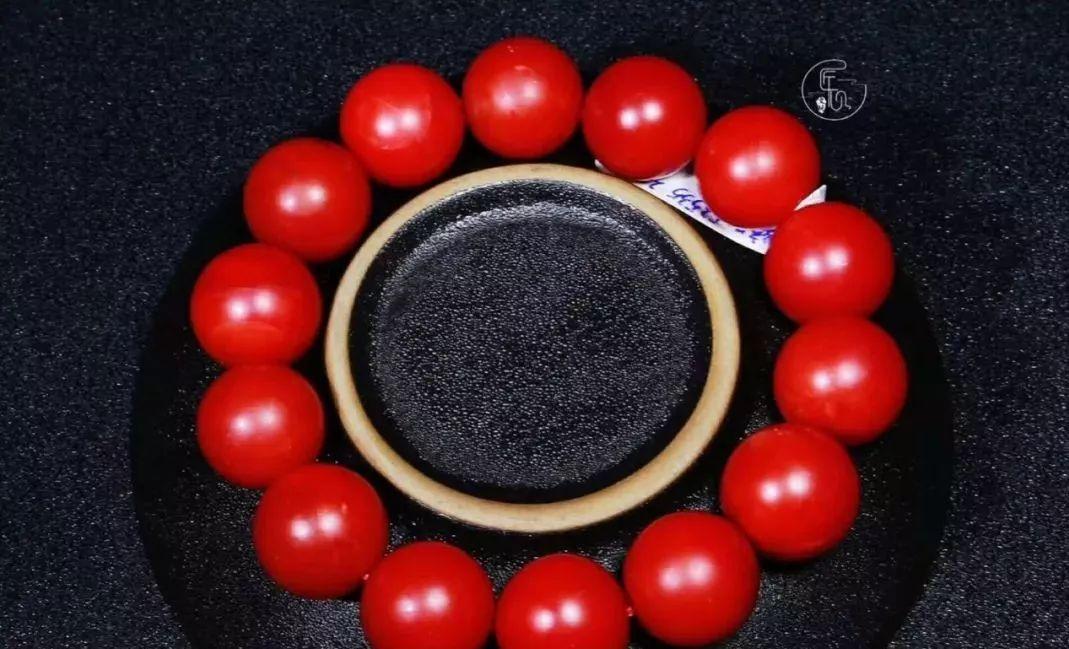 南红手串的功效与作用佩戴禁忌