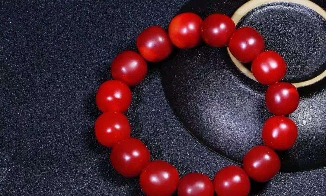南红手串的功效与作用佩戴禁忌