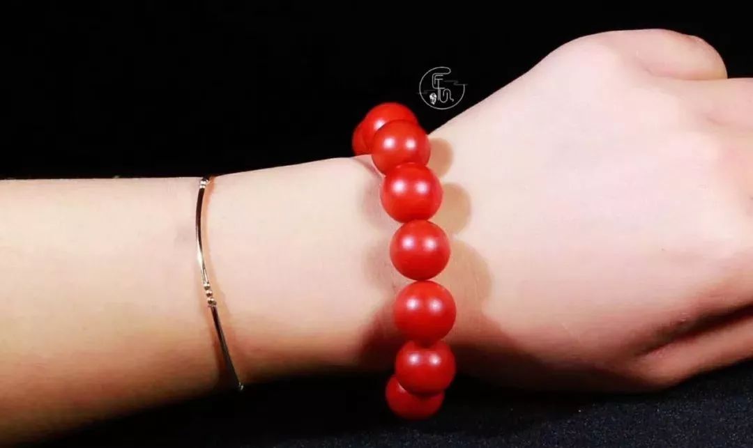 南红手串的功效与作用佩戴禁忌