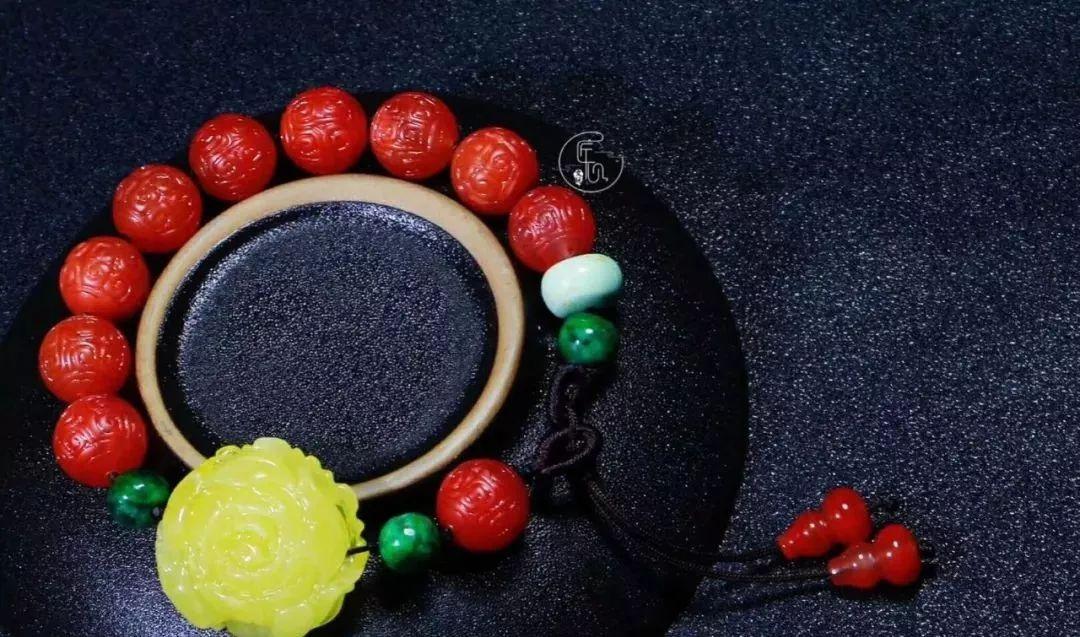 南红手串的功效与作用佩戴禁忌