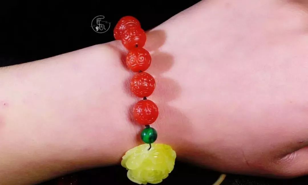 南红手串的功效与作用佩戴禁忌