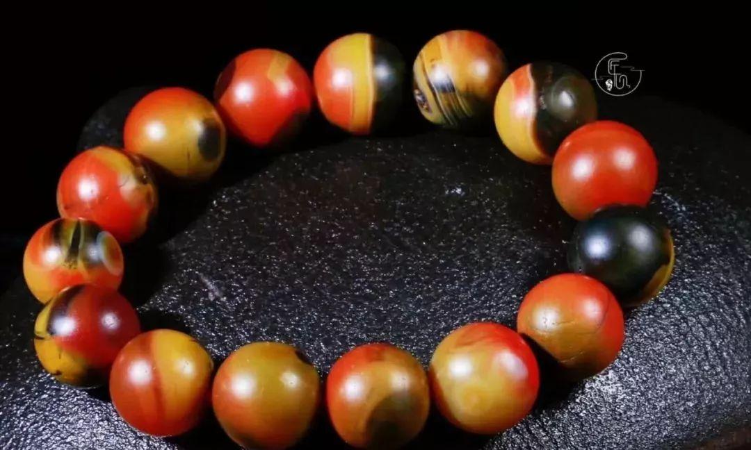 南红手串的功效与作用佩戴禁忌