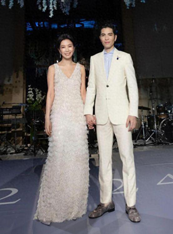 ​林有慧身份曝光，婚礼现场大佬云集，难怪她能嫁小14岁萧敬腾