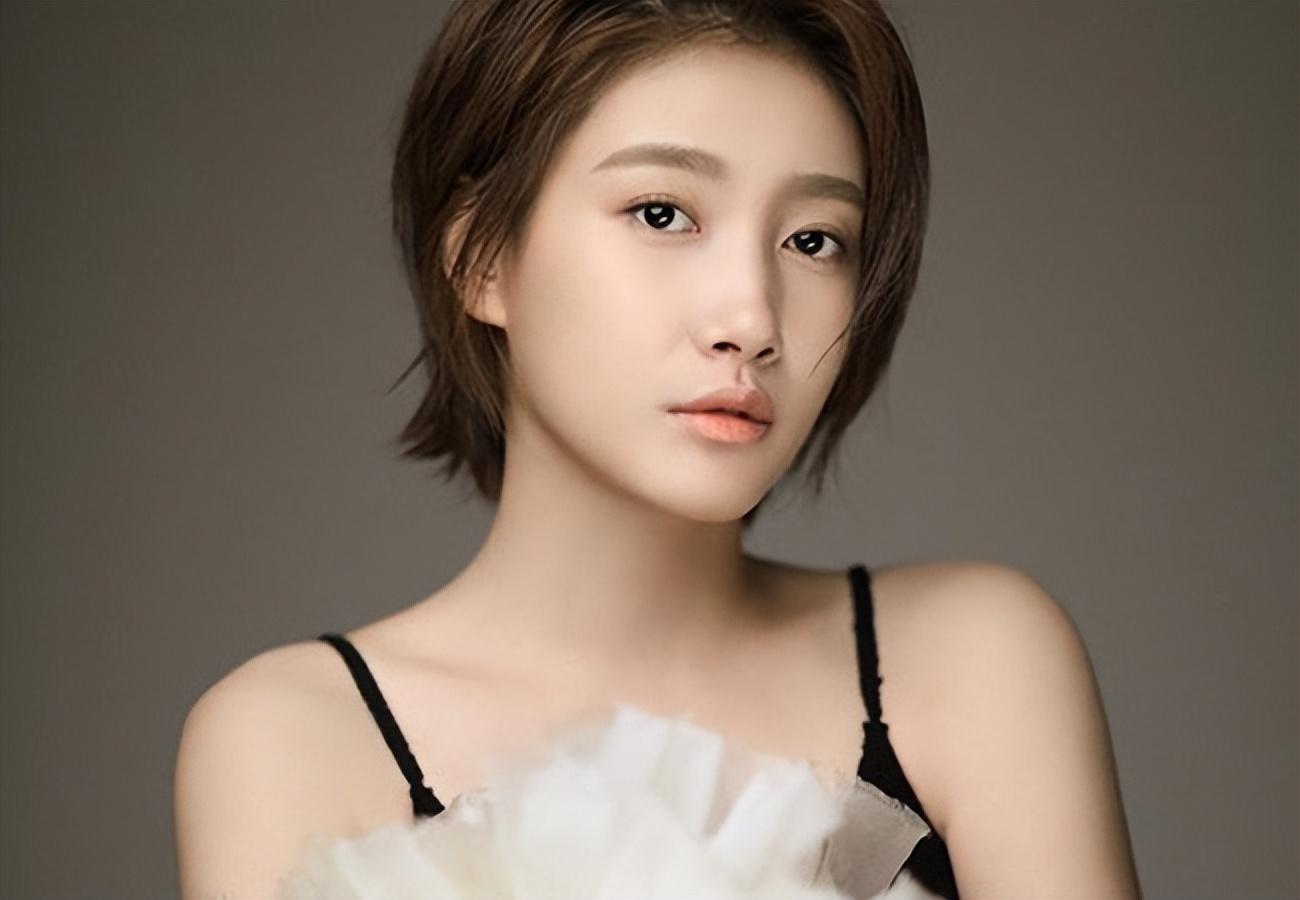 ​啜妮为什么不火呢(不温不火13年的啜妮，这次终于让人记住了她的脸)