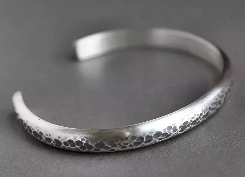 1989年的本命年 ,右手必须戴银?命里缺什么就戴什么,戴对了顺遂一整年!