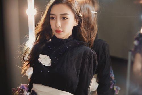 ​杨颖？英文名Angelababy，中国内地女演员、时尚模特