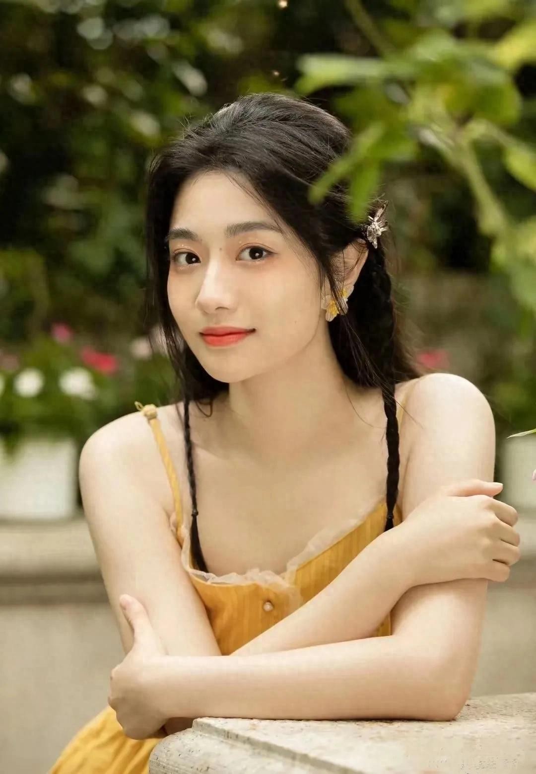 ​孙雪宁：从“包子妹”到影视歌三栖红星的华丽蜕变