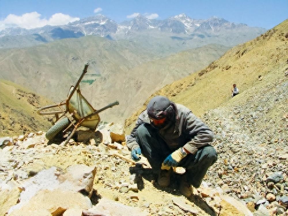 阿富汗有什么资源？坐拥一万亿美元矿产！资源丰富，可为何还是摆脱不了贫穷？