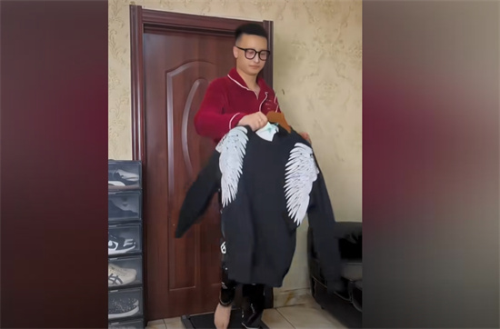 wnn评论区坏事做尽 wnn在泼水节泼开水 那很温暖了