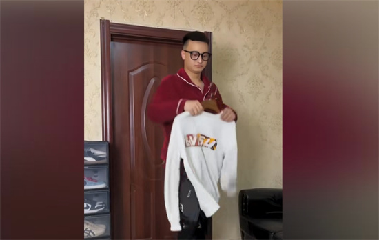 wnn评论区坏事做尽 wnn在泼水节泼开水 那很温暖了