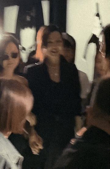 ​60岁张曼玉高调亮相，一身反骨看呆网友：归来仍是王者